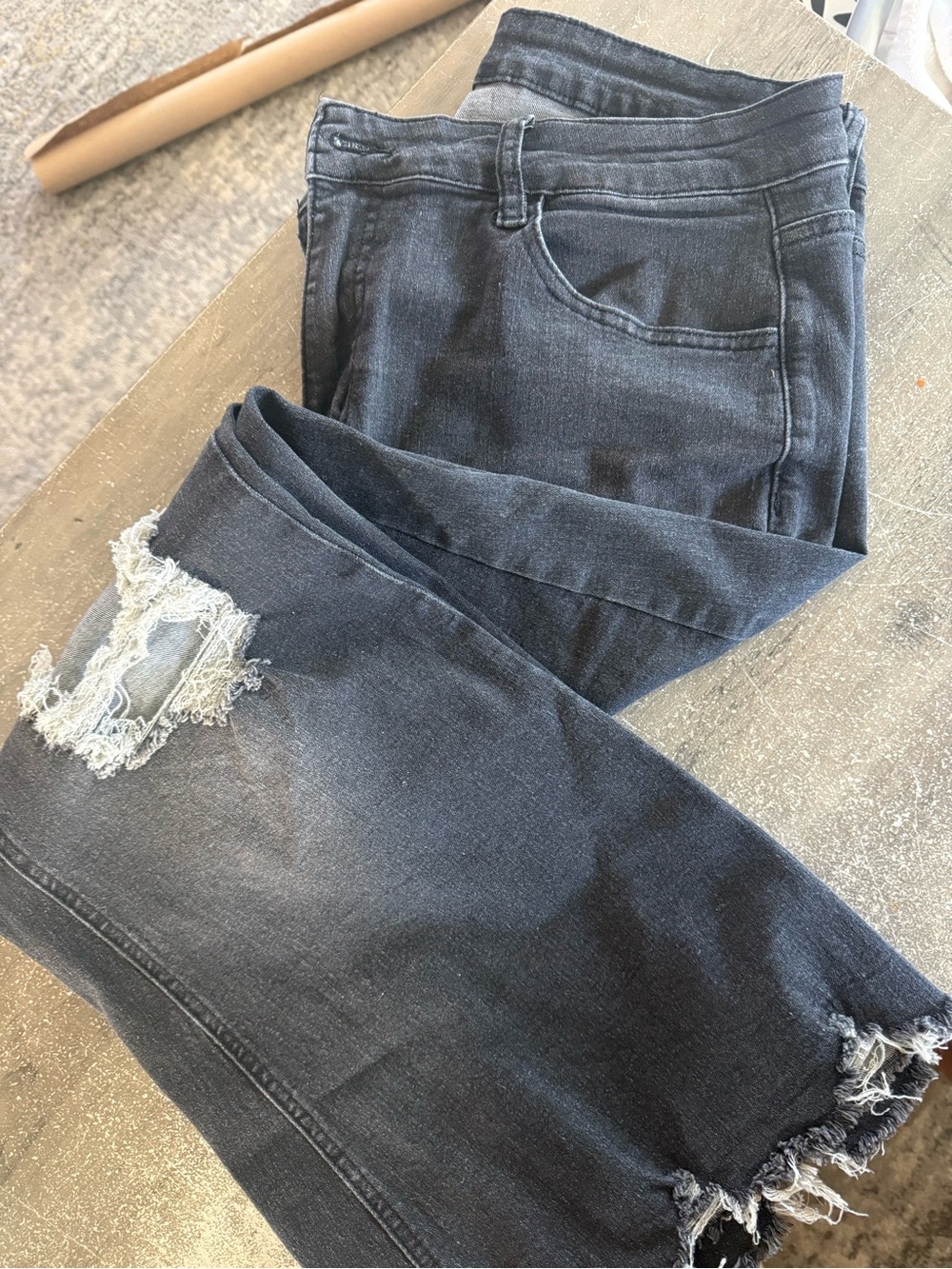 Women’s Black Distressed Ankle Crop Jeans with Frayed Hem